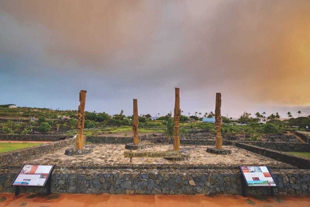 Kāneiolouma’s rebuilt Manokalanipō Royal Observatory, where four sixteen-foot tall ki‘i (statues) mark the position of the rising and setting sun on the winter and summer solstices.